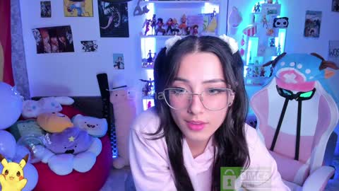 Snapshot of emmarosse11 chatting on February 8, 9:36 pm Emma online show from February 8, 9:36 pm