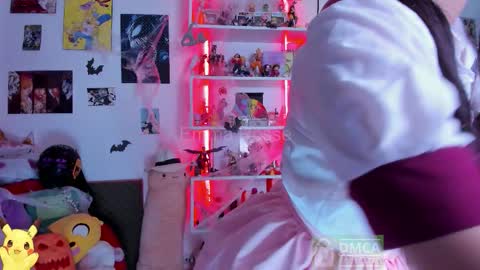 Snapshot of emmarosse11 chatting on October 10, 6:29 pm Emma online show from October 10, 6:29 pm