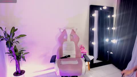 Emma Russell online show from March 8, 2:40 pm