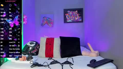 Snapshot of emmasmith06 chatting on October 2, 5:42 pm Emma online show from October 2, 5:42 pm