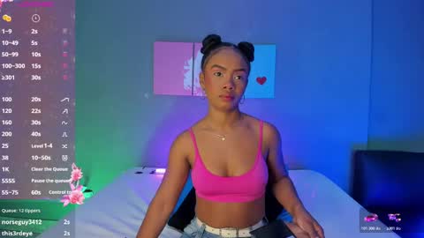 Snapshot of emmasmith06 chatting on October 27, 5:28 pm Emma online show from October 27, 5:28 pm