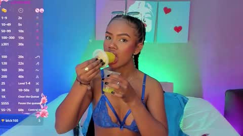 Snapshot of emmasmith06 chatting on November 19, 6:08 pm Emma online show from November 19, 6:08 pm