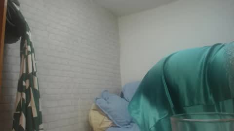 emmasquirt69 online show from December 22, 10:23 am