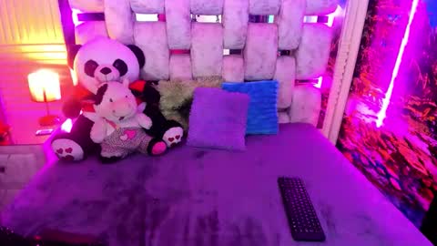 Emma online show from April 15, 1:18 pm