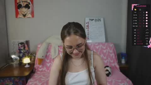 Snapshot of emmatiny chatting on May 21, 5:20 pm Mia online show from May 21, 5:20 pm
