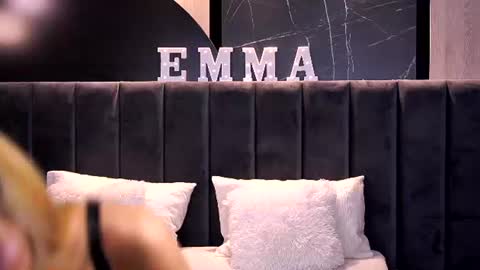 emmawilll online show from August 9, 12:01 am