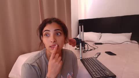emmi_11 online show from February 6, 1:36 pm