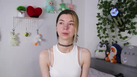 Snapshot of emmie_everly chatting on November 14, 12:04 pm emmie_everly online show from November 14, 12:04 pm