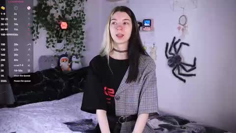 Snapshot of emmie_everly chatting on November 23, 2:50 pm emmie_everly online show from November 23, 2:50 pm