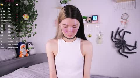 Snapshot of emmie_everly chatting on November 30, 12:09 pm emmie_everly online show from November 30, 12:09 pm