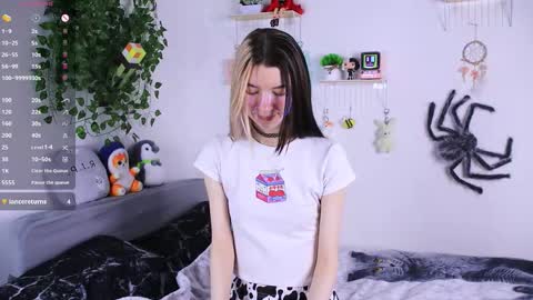 Snapshot of emmie_everly chatting on December 17, 1:06 pm emmie_everly online show from December 17, 1:06 pm