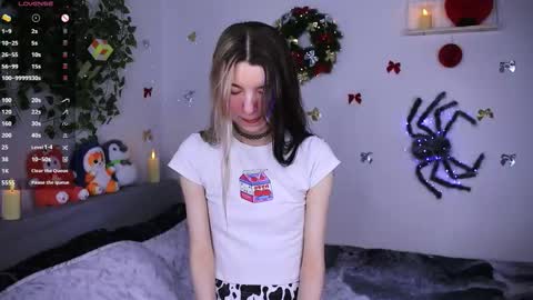 Snapshot of emmie_everly chatting on December 21, 11:17 am emmie_everly online show from December 21, 11:17 am