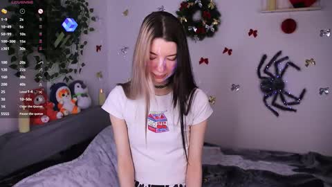 Snapshot of emmie_everly chatting on January 11, 11:37 am emmie_everly online show from January 11, 11:37 am