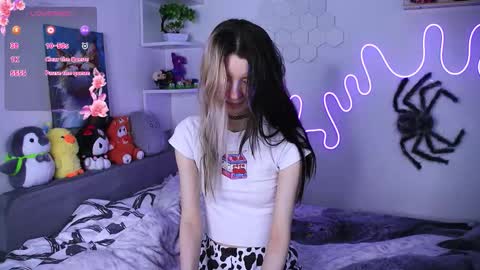 Snapshot of emmie_everly chatting on February 11, 11:26 am emmie_everly online show from February 11, 11:26 am