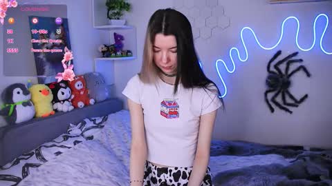 Snapshot of emmie_everly chatting on February 27, 10:59 am emmie_everly online show from February 27, 10:59 am