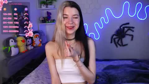 Snapshot of emmie_everly chatting on April 30, 7:53 pm emmie_everly online show from April 30, 7:53 pm