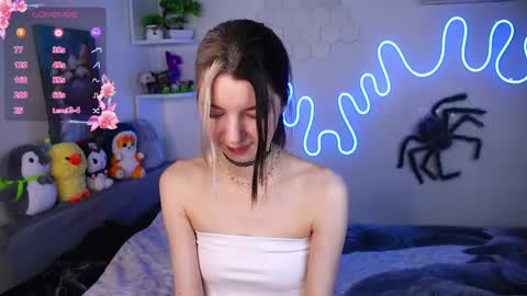 Snapshot of emmie_everly chatting on May 2, 7:41 pm emmie_everly online show from May 2, 7:41 pm
