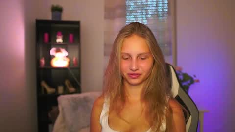 Snapshot of emmie_murray chatting on October 9, 1:09 pm Emmie online show from October 9, 1:09 pm