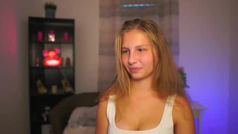 Snapshot of emmie_murray chatting on October 31, 2:07 pm Emmie online show from October 31, 2:07 pm