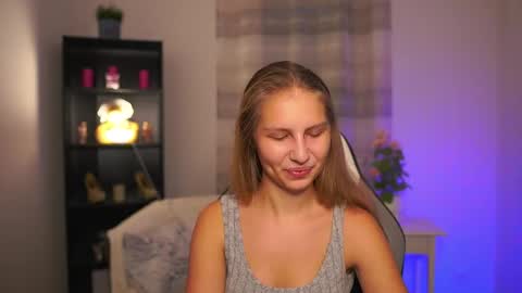 Snapshot of emmie_murray chatting on December 18, 2:34 pm Emmie online show from December 18, 2:34 pm