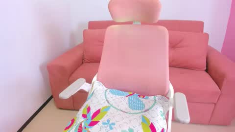 Snapshot of emmiejones_ chatting on February 4, 2:45 pm Emmi online show from February 4, 2:45 pm