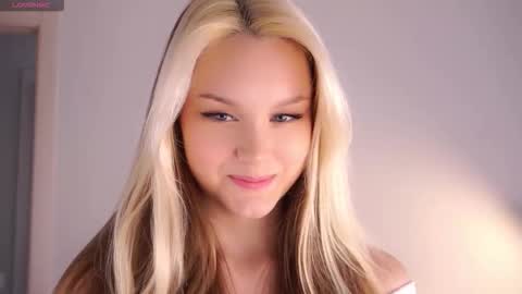 Snapshot of emmiemurray chatting on September 10, 6:46 am Aurora online show from September 10, 6:46 am