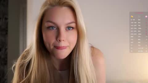 Snapshot of emmiemurray chatting on October 11, 8:35 am Aurora online show from October 11, 8:35 am