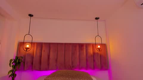 Emmiily online show from April 7, 7:47 pm