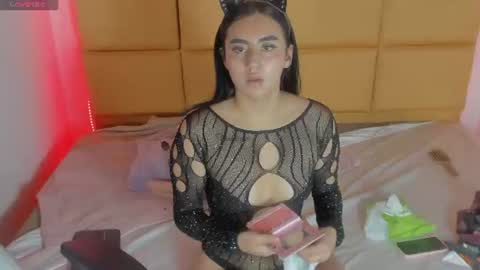 Snapshot of emmily_jade_ chatting on June 16, 1:03 pm emmily_jade_ online show from June 16, 1:03 pm