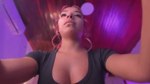 Snapshot of emmily_savage chatting on June 22, 12:02 pm online show from June 22, 12:02 pm