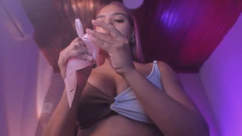Snapshot of emmily_savage chatting on June 24, 12:04 pm online show from June 24, 12:04 pm