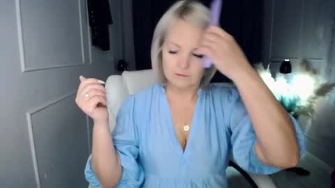 emmmam online show from December 18, 11:16 am