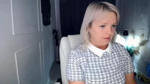 emmmam online show from April 15, 8:10 am