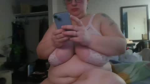 Snapshot of emmthaluscious chatting on January 22, 7:03 pm emmthaluscious online show from January 22, 7:03 pm