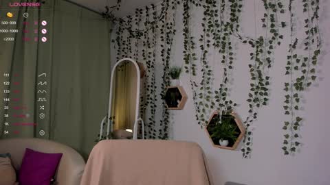 Emmy Fearon online show from December 6, 5:22 pm