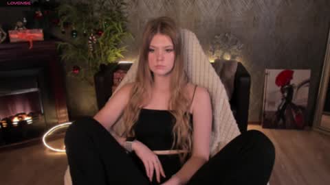 Emmy Fearon online show from December 21, 6:02 pm