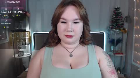 Snapshot of emmy_moonlight chatting on December 5, 11:05 am Emmy online show from December 5, 11:05 am