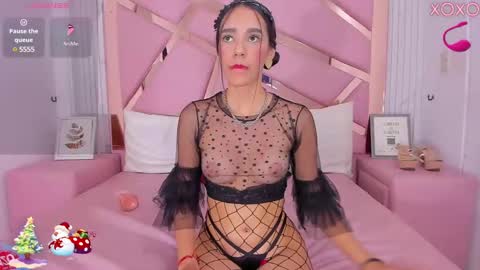 Snapshot of emmycruzz chatting on December 29, 4:59 am emmy online show from December 29, 4:59 am