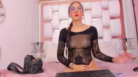 Snapshot of emmycruzz chatting on November 9, 7:45 pm emmy online show from November 9, 7:45 pm