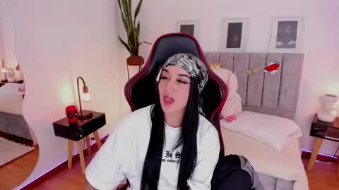 Snapshot of emmyevans1 chatting on January 3, 9:05 pm Emmy Evans online show from January 3, 9:05 pm