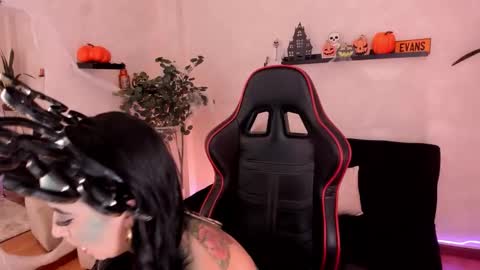 Snapshot of emmyevans1 chatting on October 25, 7:52 pm Emmy Evans online show from October 25, 7:52 pm