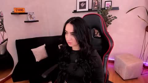 Snapshot of emmyevans1 chatting on November 8, 7:34 pm Emmy Evans online show from November 8, 7:34 pm