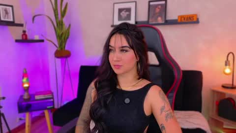 Emmy Evans  online show from February 5, 7:51 pm