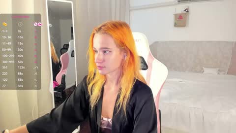 Snapshot of emmyfoxxofficial chatting on May 4, 3:02 am Emmylie online show from May 4, 3:02 am