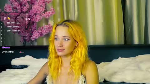 Snapshot of emmyfoxxofficial chatting on May 12, 4:48 pm Emmylie online show from May 12, 4:48 pm