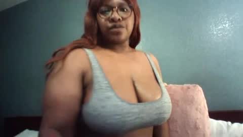 Snapshot of empress_ella chatting on June 12, 12:20 am empress_ella online show from June 12, 12:20 am