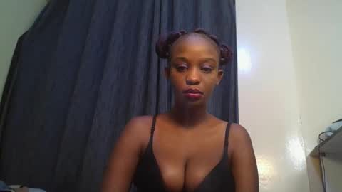 empress_emma online show from April 11, 8:29 am