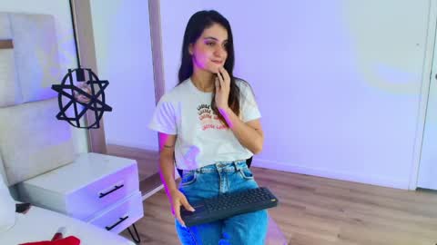 EMY FERRER online show from April 9, 4:34 am