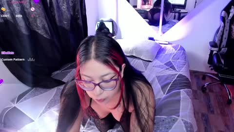 Snapshot of emy_xdy chatting on January 9, 6:47 pm Im Emily would you like to help me reach 100 online show from January 9, 6:47 pm