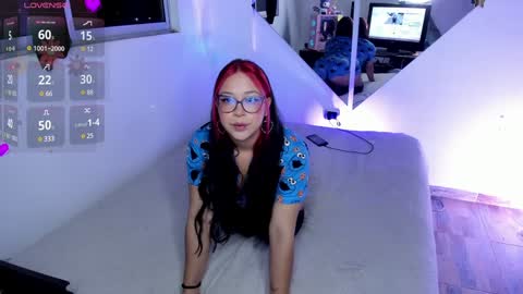 Snapshot of emy_xdy chatting on January 22, 6:20 am Im Emily would you like to help me reach 100 online show from January 22, 6:20 am